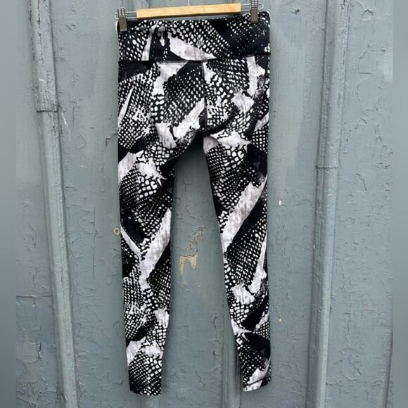 Lululemon Wunder Under Pant, size 6 - Picture 6 of 12